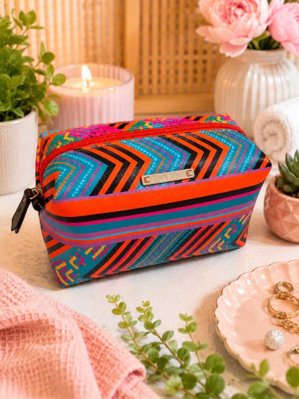 STELLA & DOT Pouf Cosmetic Case Makeup Travel Pouch Chevron Print Multicolor Zip